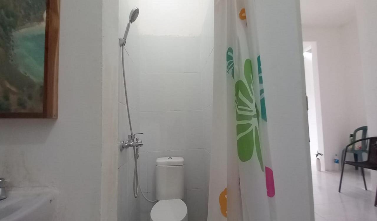 Oyo 90974 Homestay Golo Koe Sejahtera Labuan Bajo Buitenkant foto